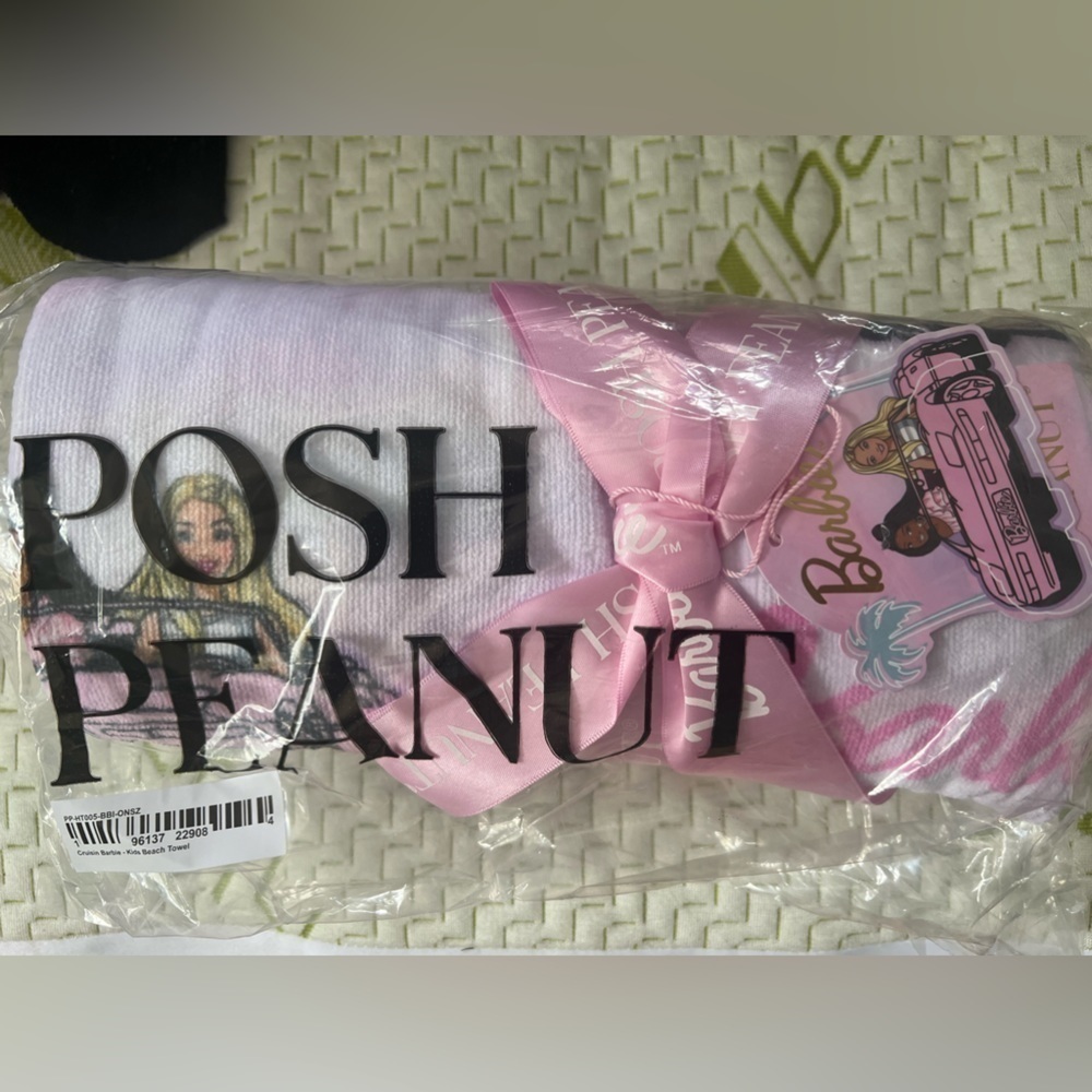 Posh peanut cruisin barbie beach towel NIB - Picture 3 of 3